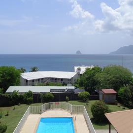 Appartement à Anse Mabouya en rez de jardin avec piscine à proximité des plages
