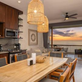 Unique BEACH FRONT condo with concierge, hotel u gradu San Hose del Kabo