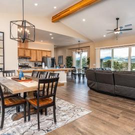 Mountain View House with hot tub, putting green, stunning views