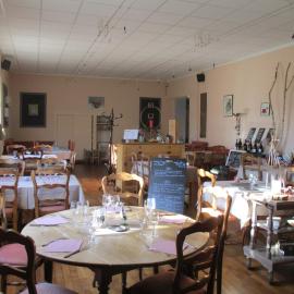 Auberge "AU BON ACCUEIL", hotel u gradu Crouzilles