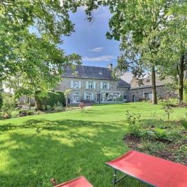 Le Jardin de Quercus B&B, hotell sihtkohas Bazouges-la-Pérouse