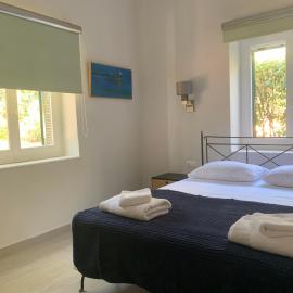Aeacus Serenity Apartment, hotel di Aegina Town