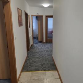 Komárov Apartment 3, hotel din Komárov