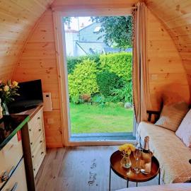 Beautiful and Cosy Garden Pod Saintives, hotel in Carbis Bay