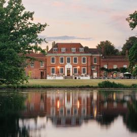 Stoke Place- Part of the Cairn Collection, hotel v destinácii Slough