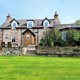 Cosy Spacious Highland Country Cottage near Inverness, hotel a Craggie