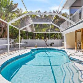 Isla Living, 3 Bed, Canal, Pool, hotel in Anna Maria