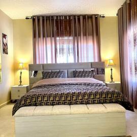 Classy 3 Bedroom Apartment in Amman, Hotel in Ţāb Kirā‘