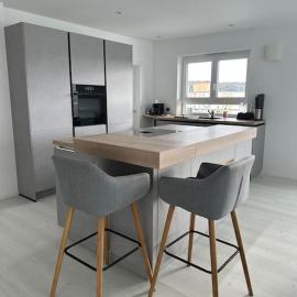 3,5 Zimmer Wohnung im fünften Stock eines Neubau