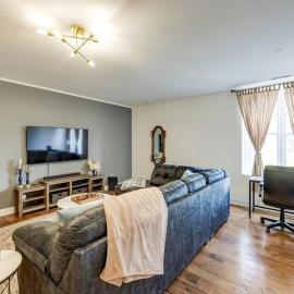 Downtown Louisville Condo- King Bed, Near Sites, hotel in Louisville