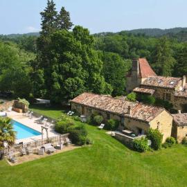 Domaine de Cournet Haut, a 17th century property set on a calm, idyllic domain with pool, tennis, bikes and more