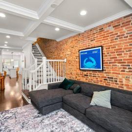 Federal Hill Luxury with Parking & Harbor View Rooftop, hotel di Fells Point