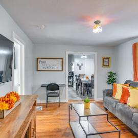 Downtown Brockton Apt < 1 Mi to Local Dining, hotelli kohteessa Brockton