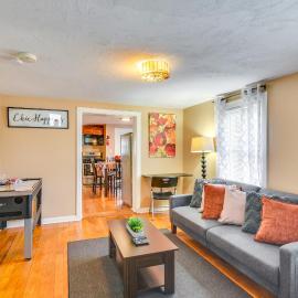 Stunning Brockton Apt < 4 Mi to Westgate Mall!, hotel u gradu 'Brockton'