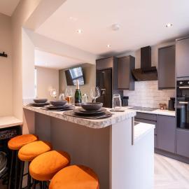 Cheltenham House - 3 Beds, Central - Free Parking
