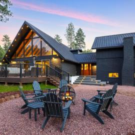 Cozy Modern Chalet in Strawberry, hotel in Pine