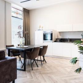 XXL loft with bath located Stadsvilla、ティルブルフのホテル