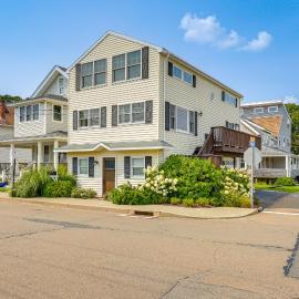 Walk to Beaches: Sunny East Haven Home w/ Grill, hotel in West Haven