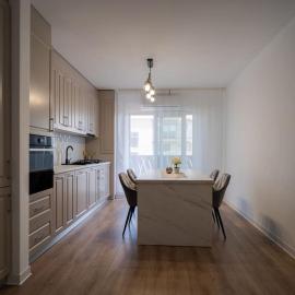 The 10th Floor Apartment