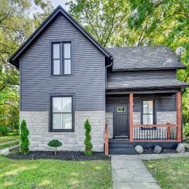 2 MI to Notre Dame: Dog-Friendly Home w/ yard!, hotel di South Bend
