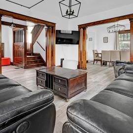 Spacious 4BR 1BA near the Falls, מלון בניאגרה פולס