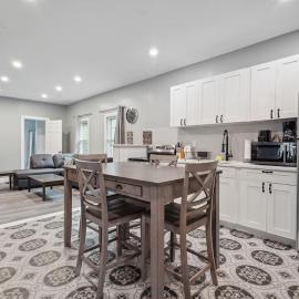 Cozy 3BR 2BA minutes from the Falls, hotel v destinaci Niagara Falls