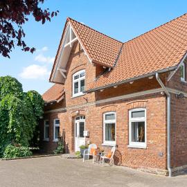 Dat Schniederhus, hotel i Ehrenburg