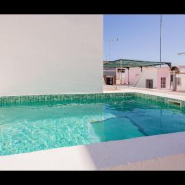 Stunning House With Rooftop and Pool by LovelyStay