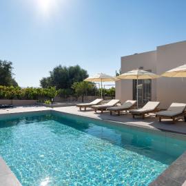 Cielo Blu villa، فندق في Soroni