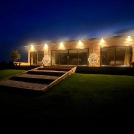 Phoenix Lodge - Luxury 2 ensuite bedrooms, lakeside views