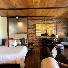 Cozy downtown studio getaway