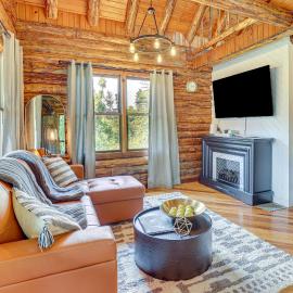 Peaceful 'Creekside North' Studio w/ Fire Pit, Hotel in Holmesville