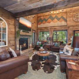 Beary Luxe - Brand New Arcade Pool Spa Retreat, hotel in Cove Creek Cascades