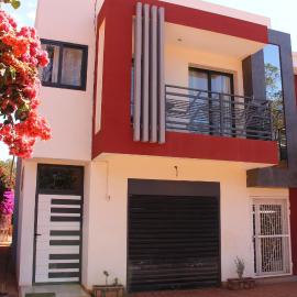 Appartement BIKA à 5 mn de l'aéroport d'Ivato - navette privée gratuite, hotel in Talata-maty