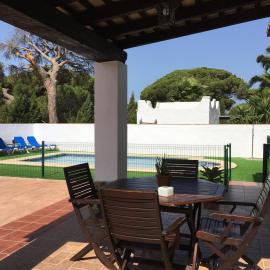 Casa Rural Elena solo familias y parejas, hotel a Conil de la Frontera
