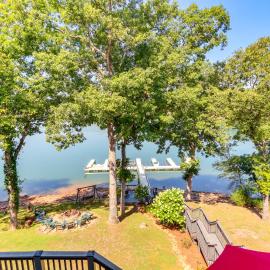 Blue Ridge Lake Townhome ~ 7 Mi to Scenic Railway!, hotel v destinaci Morganton