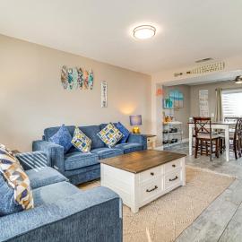 Bright Brigantine Townhome: Steps to Beach Access!, Hotel in Brigantine