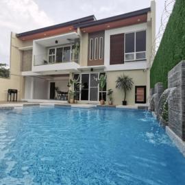 Newly Built Private Villa with Pool in Cainta, Hotel in Cainta