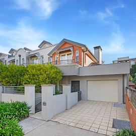 Family 3BR 2-level Home at Central Chatswood