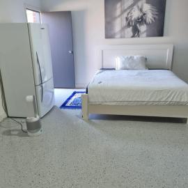 Trugnina garage converted in room, hotel a Laverton