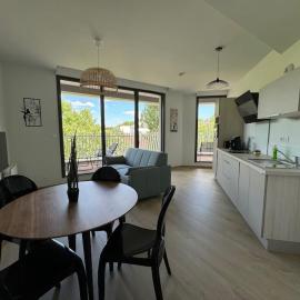 F2 neuf cosy et élégant avec terrasse, parking, WIFI