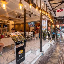 Patong Social Hotel & Restaurant, Patong Beach, ξενοδοχείο στην Παραλία της Πατόνγκ