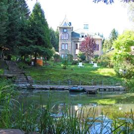 Cottage Kazka Lisu, hotel in Skhidnitsa