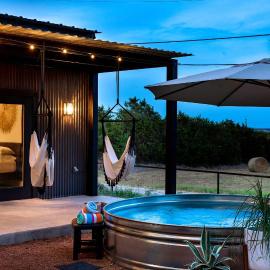 Container Haus, Hot Tub, Cowboy Pool, Pet Friendly!