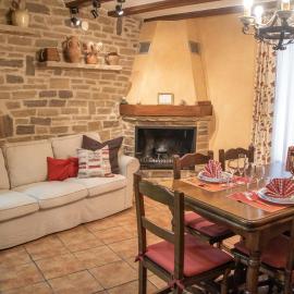 Casa Rural Nuri de Rei A y B, hotel a Todolella
