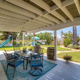 Pet-Friendly Riverside Retreat w/ Private Spa!, hotel v mestu Riverside