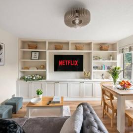 Radiant Retreat Datchet-12 mins to Heathrow close to Windsor ,Legoland, Eton and Slough, hotel in Datchet
