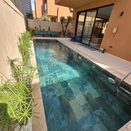 Villa Jassmir 5 chambres 10 min du centre piscine chauffée, hotel di Marrakech