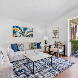 Desert Flower- Country Club Condo Pool & Spa, Hotel in Palm Desert
