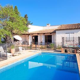 Maison de vacances avec piscine et jardin, hotell sihtkohas Bompas